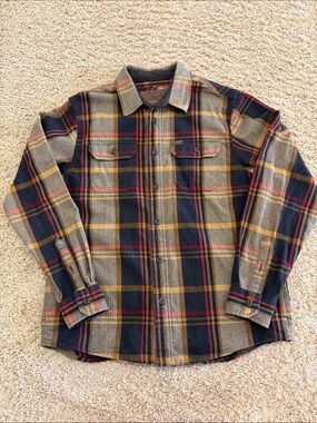 Orvis Big Bear Heavyweight Long-Sleeved Flannel Shirt in Adams Plaid, Mens N